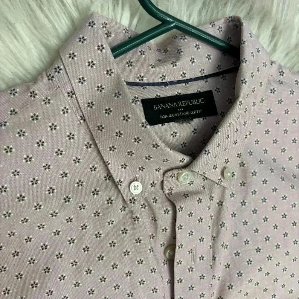 Banana republic Non-iron standard fit light pink flower button down shirt sz med
